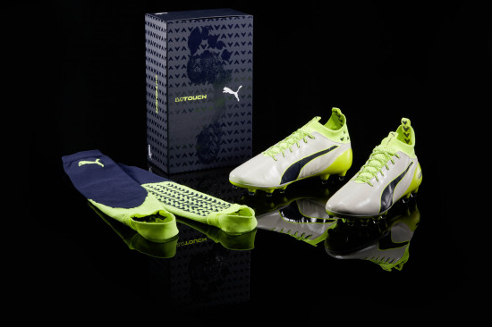 16AW_PR_TS_Football_Q3_evoTOUCH Pro-Special Edition_1.jpg